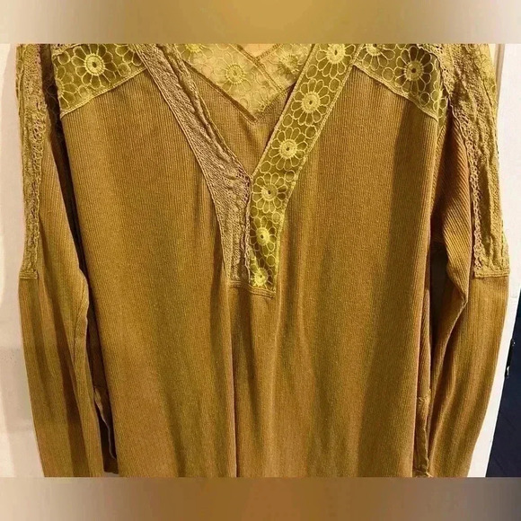 FREE PEOPLE Size Medium Lola Lace Trim Top V-Neck Long Drop Sleeves in Mustard - Picture 6 of 11